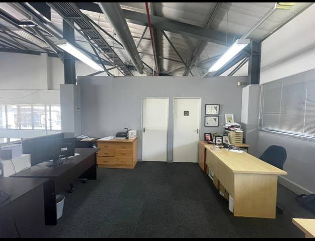 589M² WAREHOUSE TO LET IN RIVERHORSE VALLEY
